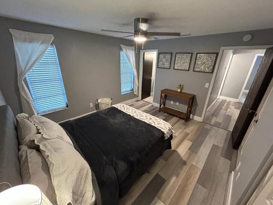 Cozy With 3 Bedrooms House *
